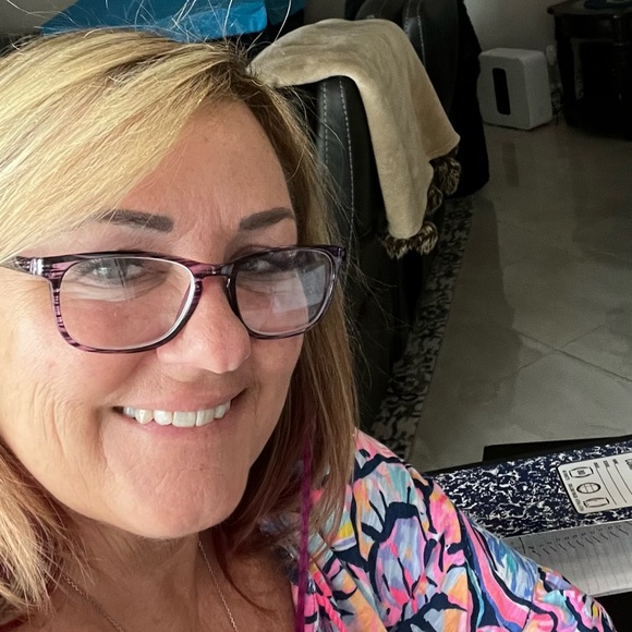 Meet your Posher, Donna - Picture 2 of 2